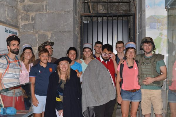 mystère au musée photo de groupe numéro 2