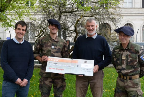 Remise de don à l'entraide montagne